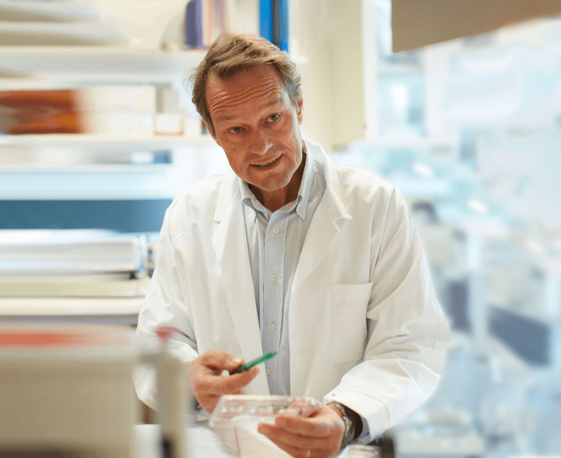 Myklebost i sitt laboratorium. foto privat