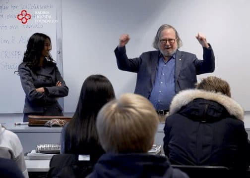 Jim Allison og Pam Sharma på Ullern skole. Foto: Ketil Jordan